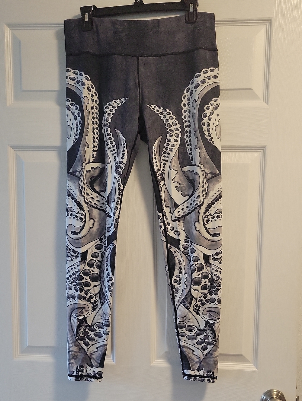 Octopus Print Gray & Black Leggings